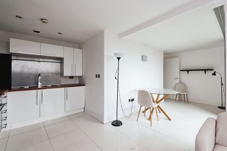 Rockingham Street, 1 bedroom Flat for sale, &pound;95,000