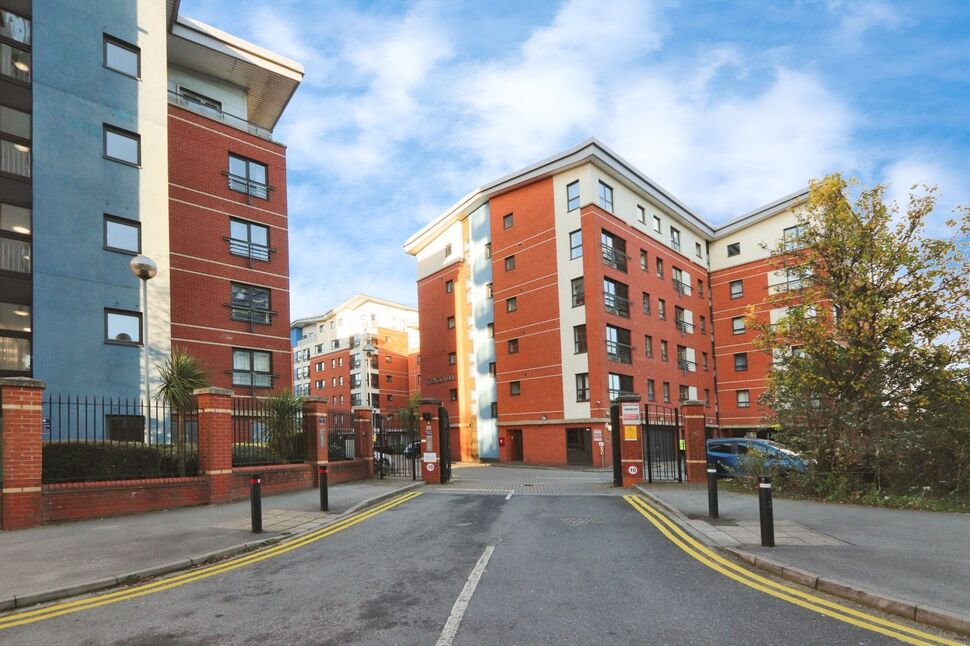 Main image of 2 bedroom  Flat for sale, Millsands, Sheffield, South Yorkshire, S3