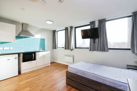 Queen Street, 1 bedroom  Flat for sale, £33,000