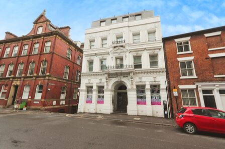 Bank Street, 2 bedroom  Flat for sale, £85,500