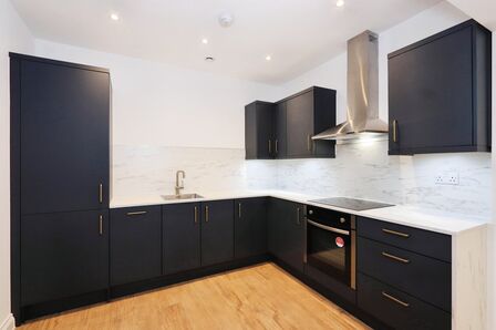 Bank Street, 2 bedroom  Flat to rent, £900 pcm
