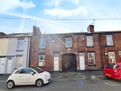 3 bedroom Mid Terrace House for sale