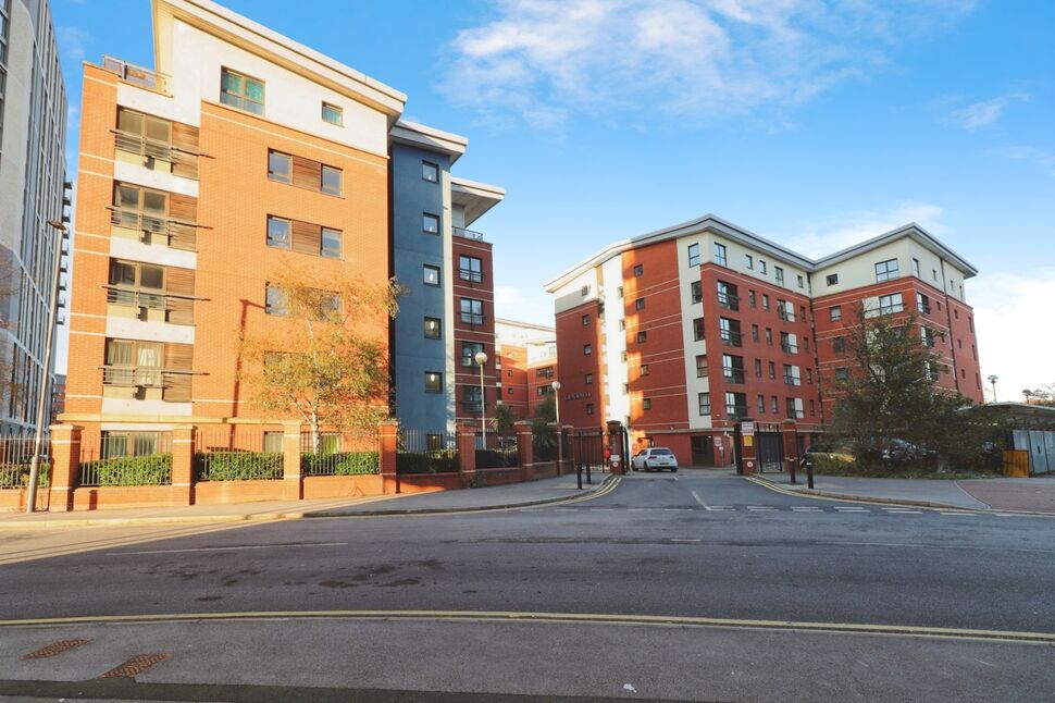 Main image of 2 bedroom  Flat for sale, Millsands, Sheffield, South Yorkshire, S3