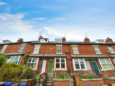 2 bedroom Mid Terrace House for sale