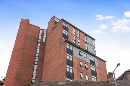 West Street, 2 bedroom  Flat to rent, £895 pcm