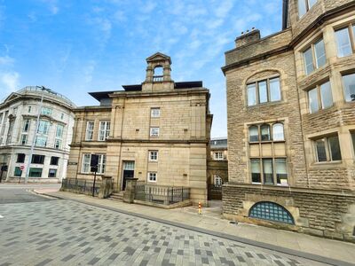 Holly Street, 1 bedroom  Flat to rent, £825 pcm
