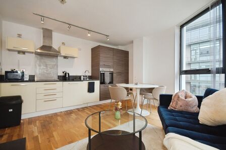 2 bedroom Flat for sale