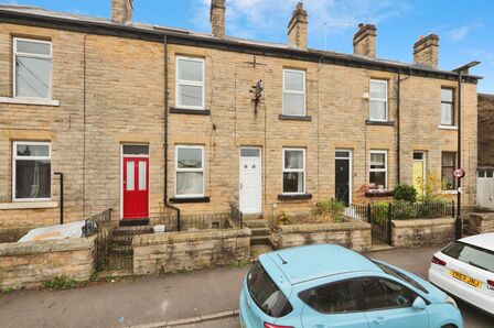 3 bedroom Mid Terrace House for sale
