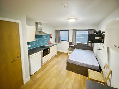 Queen Street, 1 bedroom Flat for sale, &pound;13,000
