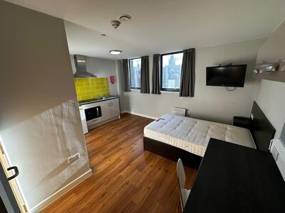 Queen Street, 1 bedroom Flat for sale, &pound;15,000