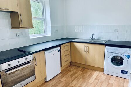 Sharrow View, 2 bedroom Flat to rent, &pound;825 pcm