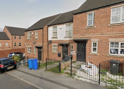2 bedroom Mid Terrace House for sale