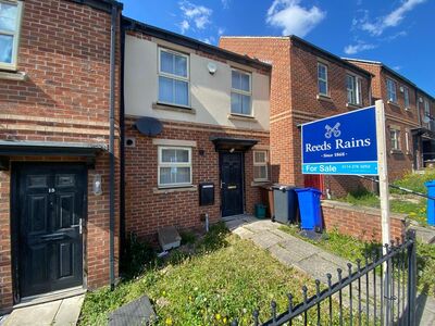 2 bedroom Mid Terrace House for sale