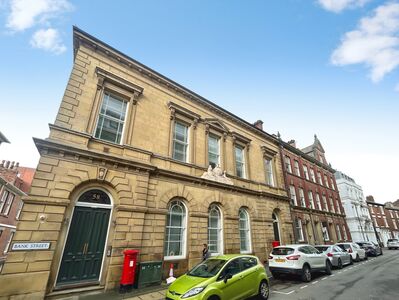 Bank Street, 2 bedroom Flat for sale, &pound;140,000