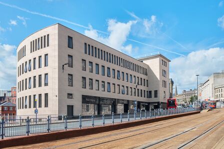 Commercial Street, 3 bedroom Flat for sale, &pound;260,000