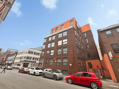Queen Street, 2 bedroom Flat for sale, &pound;180,000