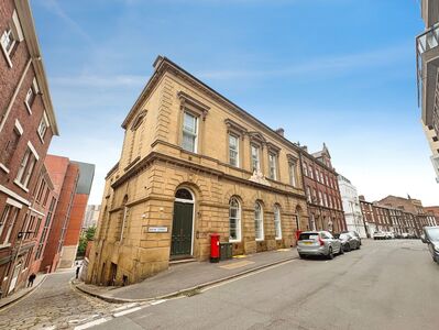 Bank Street, 2 bedroom Flat for sale, &pound;170,000