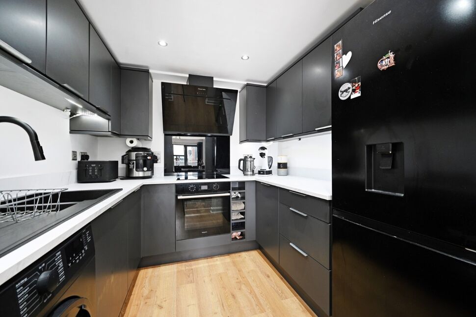 2 bedroom Flat for sale