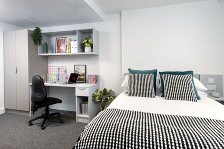 Tenter Street, 1 bedroom Flat to rent, &pound;234 weekly