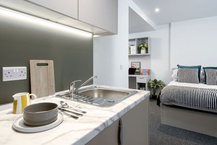 Tenter Street, 1 bedroom Flat to rent, &pound;234 weekly