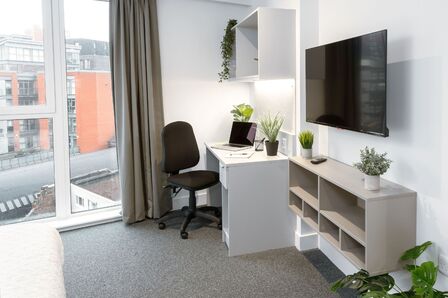 Tenter Street, 1 bedroom Flat to rent, &pound;255 weekly