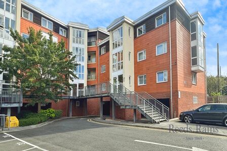 The Waterfront, 2 bedroom  Flat to rent, £850 pcm