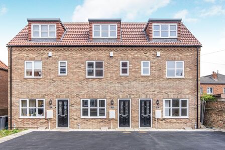 Millgate Court, 3 bedroom Mid Terrace House to rent, &pound;900 pcm