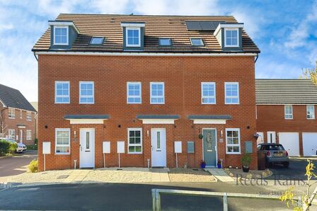 3 bedroom Mid Terrace House for sale