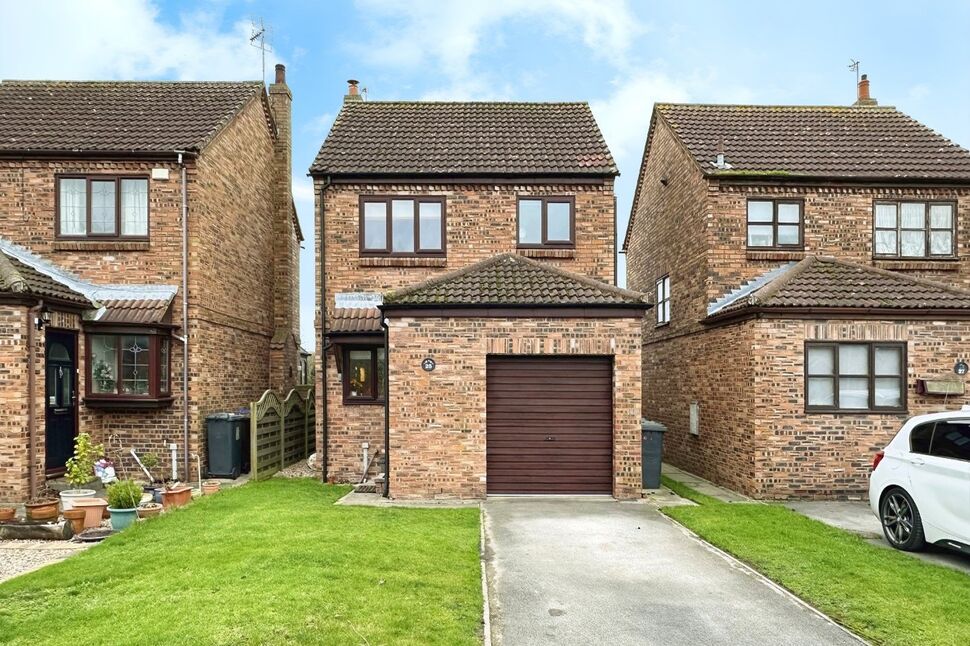 3 bedroom Detached House for sale, The Hollies, Osgodby, YO8 £300,000