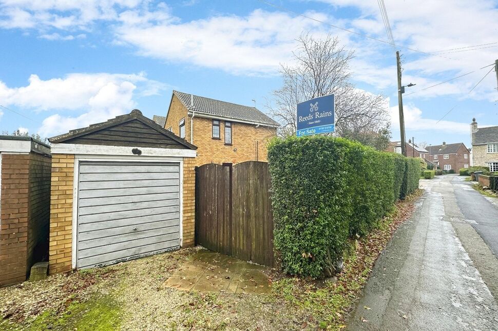 3 bedroom Detached House for sale, Ings Lane, Kellington, DN14 £210,000