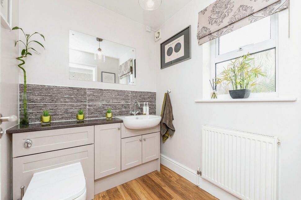 En-Suite Bathroom