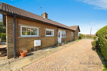 Mill Lane, 3 bedroom Detached Bungalow for sale, £395,000