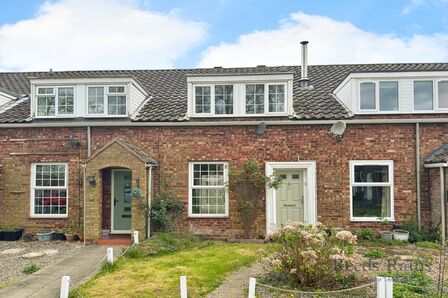 3 bedroom Mid Terrace House for sale