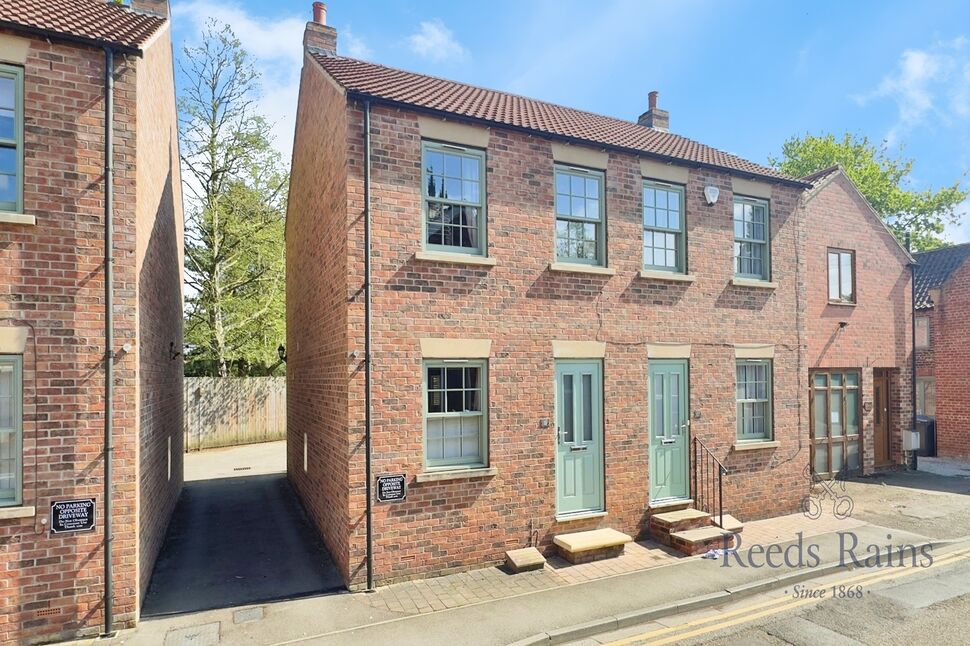 2 bedroom Semi Detached House for sale