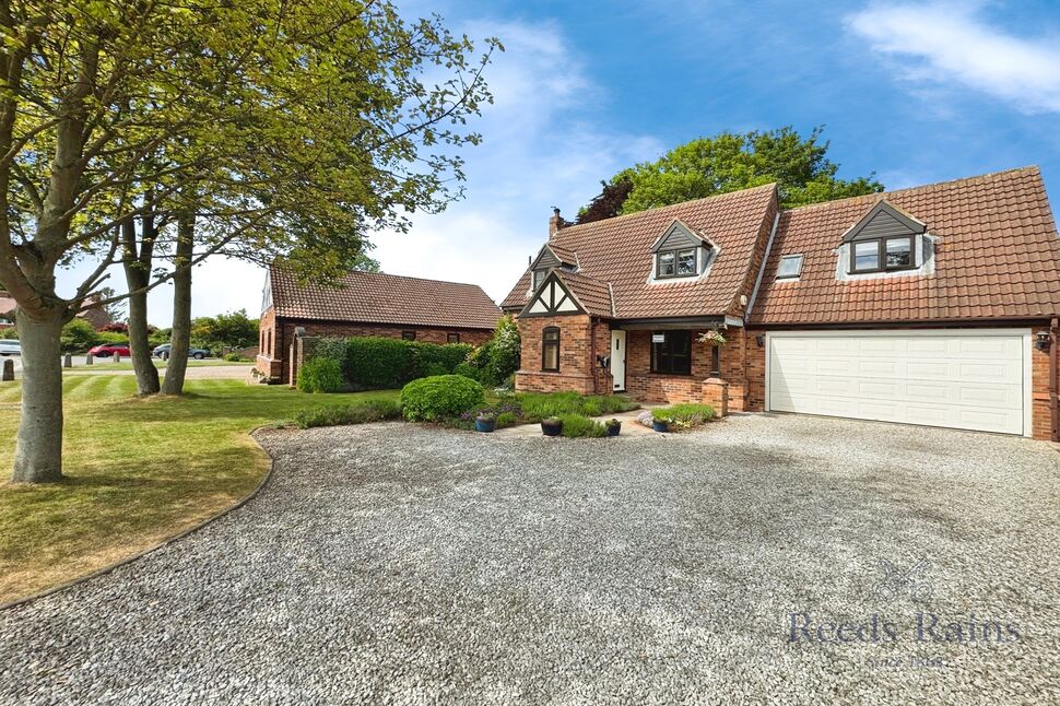 Main image of 4 bedroom Detached House for sale, South Duffield Road, Osgodby, North Yorkshire, YO8
