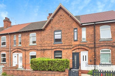 3 bedroom Mid Terrace House for sale