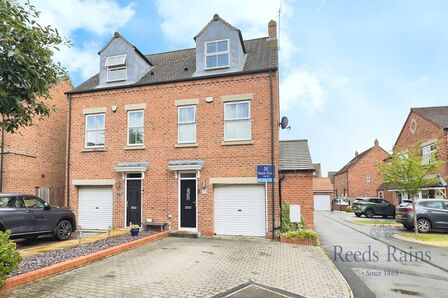 4 bedroom Semi Detached House for sale