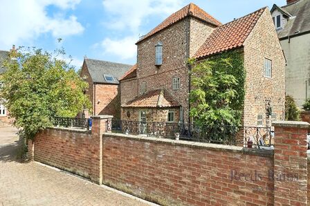 Breighton, 3 bedroom Detached House for sale, £400,000