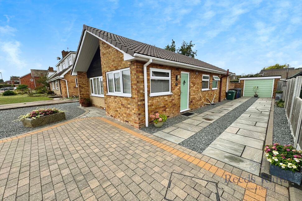 2 bedroom Detached Bungalow for sale