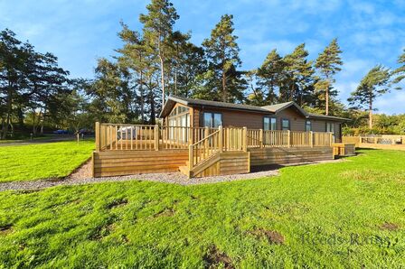 2 bedroom Detached Property for sale