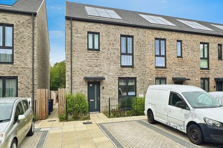 Mill Way, 3 bedroom End Terrace House for sale, £260,000