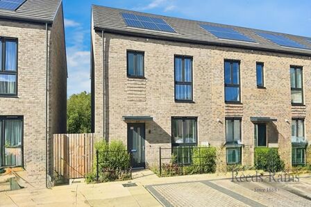 3 bedroom End Terrace House for sale