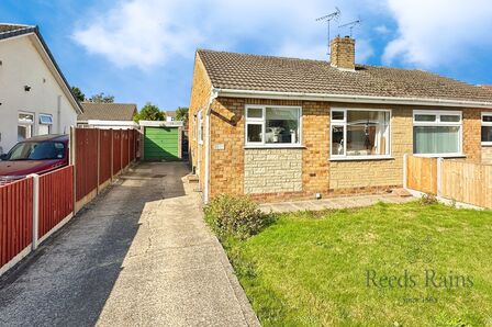 2 bedroom Semi Detached Bungalow for sale