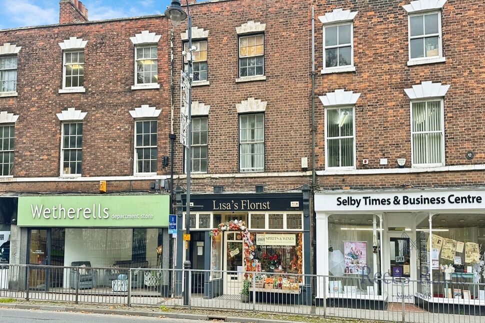 Main image of 1 bedroom  Flat for sale, The Crescent, Selby, North Yorkshire, YO8
