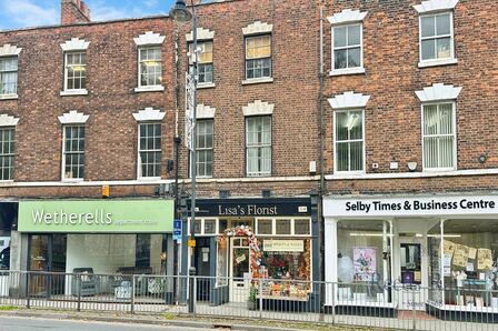 The Crescent, 1 bedroom  Flat for sale, £70,000