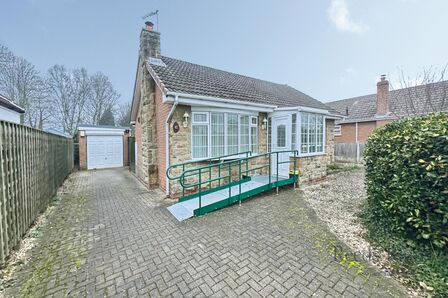 2 bedroom Detached Bungalow for sale
