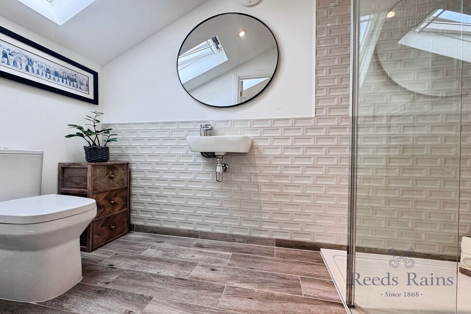 Master En-Suite Bathroom