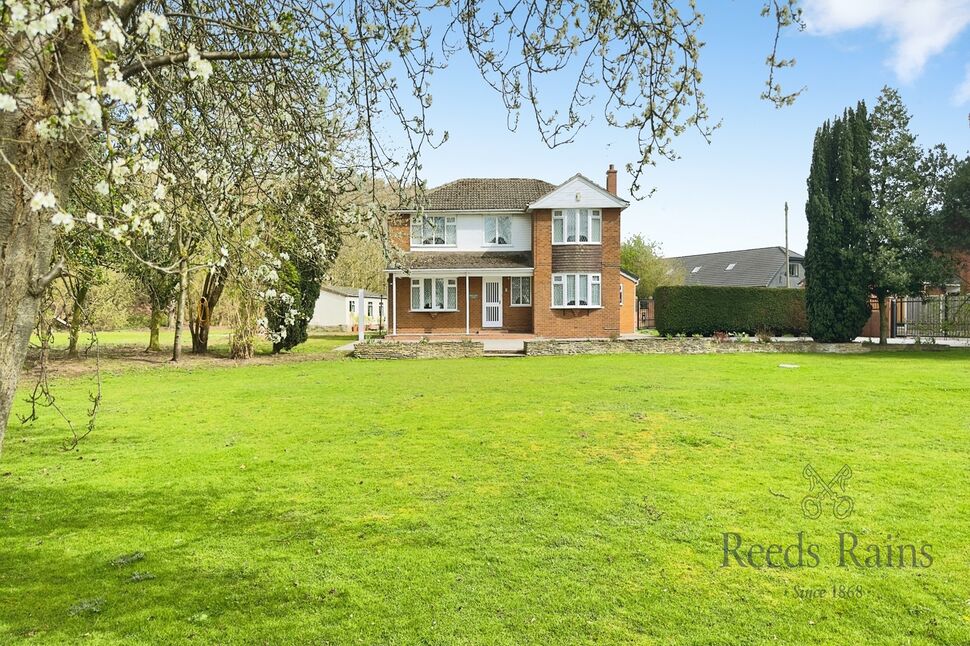 Main image of 4 bedroom Detached House for sale, Camblesforth Road, Selby, North Yorkshire, YO8