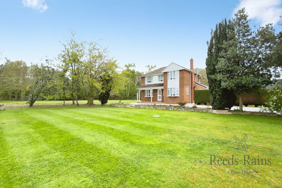 Main image of 4 bedroom Detached House for sale, Camblesforth Road, Selby, North Yorkshire, YO8