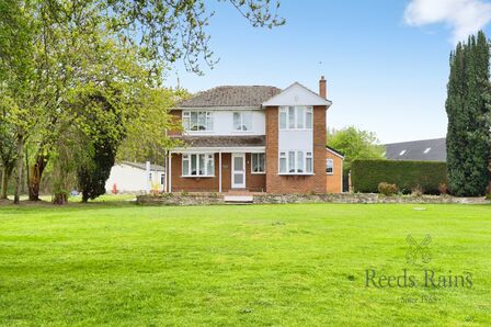Camblesforth Road, 4 bedroom Detached House for sale, &pound;750,000